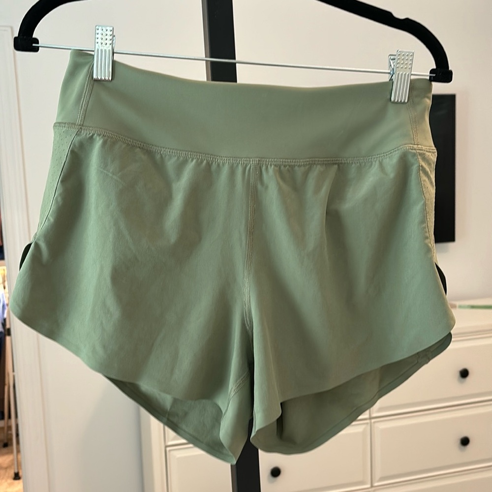 Athleta run with it 3.5” short S olive green